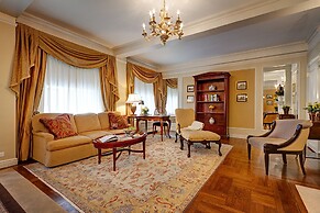 Hotel Elysee by Library Hotel Collection