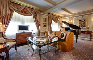 Hotel Elysee by Library Hotel Collection