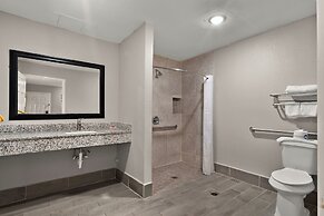 Econo Lodge Inn & Suites