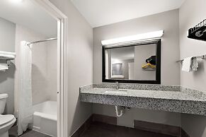 Econo Lodge Inn & Suites