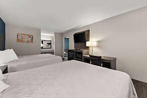 Econo Lodge Inn & Suites