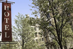 Hôtel de Neuve Le Marais by Happyculture