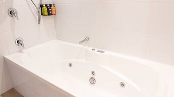 Holiday Inn Auckland Airport by IHG