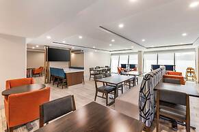 Holiday Inn Express Chicago-Downers Grove by IHG