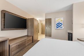 Holiday Inn Express Chicago-Downers Grove by IHG