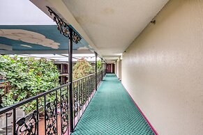 OYO Townhouse Tulsa Woodland Hills