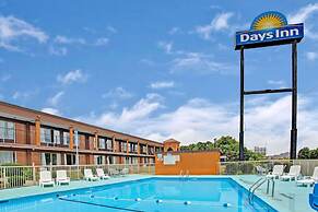 Days Inn by Wyndham Benson