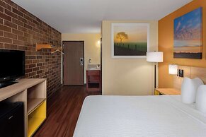 Days Inn by Wyndham Rockford I-90 Casino District