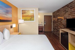 Days Inn by Wyndham Rockford I-90 Casino District