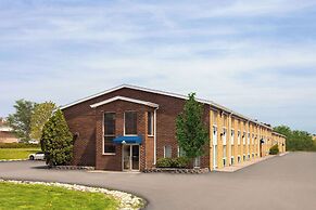 Days Inn by Wyndham Rockford I-90 Casino District