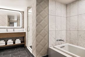 Crowne Plaza Louisville Airport Expo Ctr by IHG