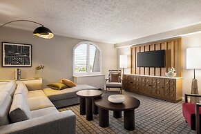 Crowne Plaza Louisville Airport Expo Ctr by IHG