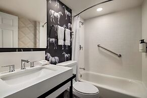 Crowne Plaza Louisville Airport Expo Ctr by IHG