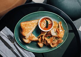 Crowne Plaza Louisville Airport Expo Ctr by IHG