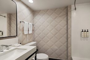 Crowne Plaza Louisville Airport Expo Ctr by IHG