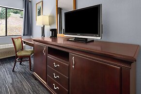 Days Inn by Wyndham Iron Mountain