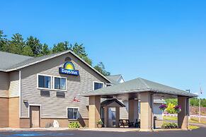 Days Inn by Wyndham Iron Mountain