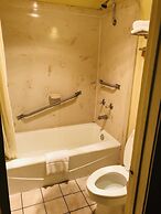 Executive Inn & Suites