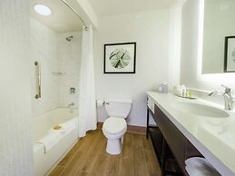 DoubleTree by Hilton Jamestown