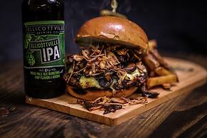 DoubleTree by Hilton Jamestown