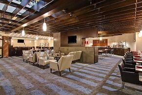 Holiday Inn Oakville Centre by IHG