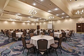 Holiday Inn Oakville Centre by IHG