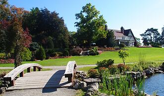 Holiday Inn Oakville Centre by IHG