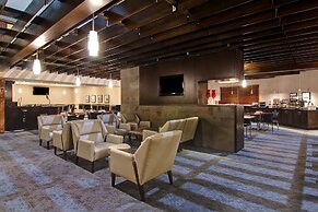 Holiday Inn Oakville Centre by IHG