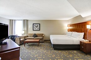 Holiday Inn Oakville Centre by IHG