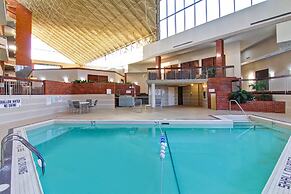 Holiday Inn Oakville Centre by IHG