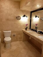 Best Western Plus Sunset Plaza Hotel