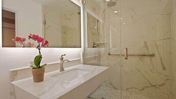 Best Western Plus Sunset Plaza Hotel