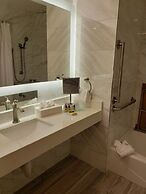 Best Western Plus Sunset Plaza Hotel