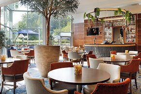 Crowne Plaza London- Gatwick Airport by IHG