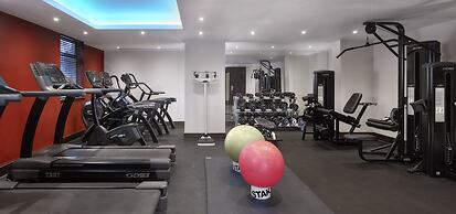 Crowne Plaza London- Gatwick Airport by IHG