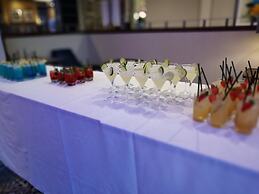 Crowne Plaza London- Gatwick Airport by IHG