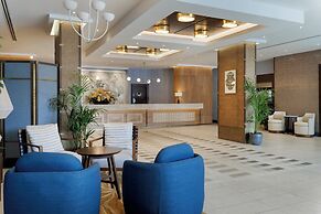 Crowne Plaza London- Gatwick Airport by IHG