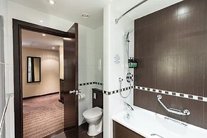 Crowne Plaza London- Gatwick Airport by IHG