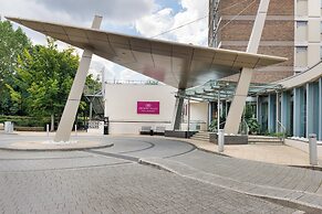 Crowne Plaza London- Gatwick Airport by IHG