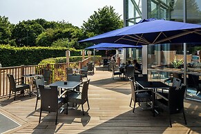 Crowne Plaza London- Gatwick Airport by IHG