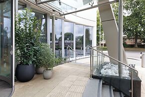 Crowne Plaza London- Gatwick Airport by IHG