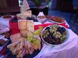 Crowne Plaza London- Gatwick Airport by IHG