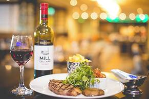 Crowne Plaza London- Gatwick Airport by IHG