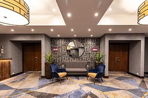 Crowne Plaza London- Gatwick Airport by IHG