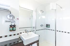 Crowne Plaza London- Gatwick Airport by IHG