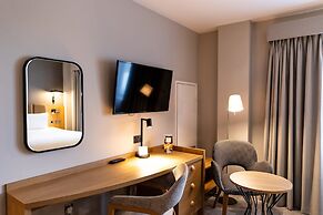 Crowne Plaza London- Gatwick Airport by IHG