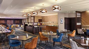 Crowne Plaza London- Gatwick Airport by IHG