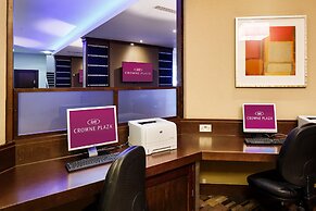 Crowne Plaza London- Gatwick Airport by IHG