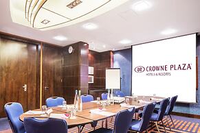 Crowne Plaza London- Gatwick Airport by IHG