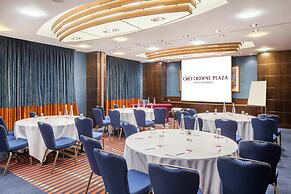 Crowne Plaza London- Gatwick Airport by IHG